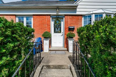 412 Valermo Dr, House other with 2 bedrooms, 3 bathrooms and 10 parking in Etobicoke ON | Image 2