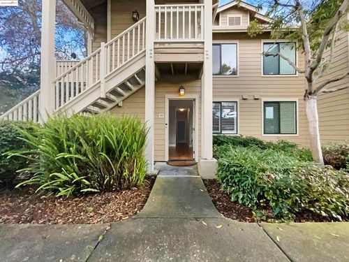 33 Shoreline Ct, Richmond, CA, 94804-4586 | Card Image