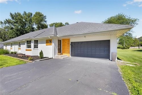 1011 Tam Oshanter Dr, Kansas City, MO, 64145-1247 | Card Image