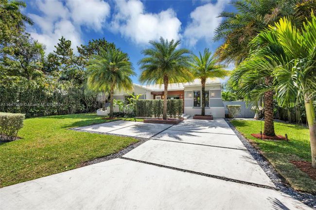 760 Ne 115th St, House other with 5 bedrooms, 3 bathrooms and null parking in Biscayne Park FL | Image 3