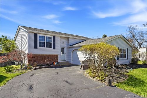 4528 Roundtree Rd, Hamburg, NY, 14075-2218 | Card Image