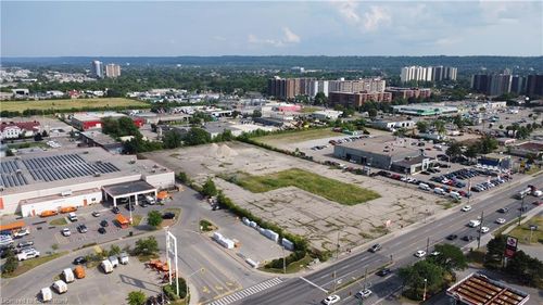 282 Centennial Pky N, Hamilton, ON, L8E2X4 | Card Image