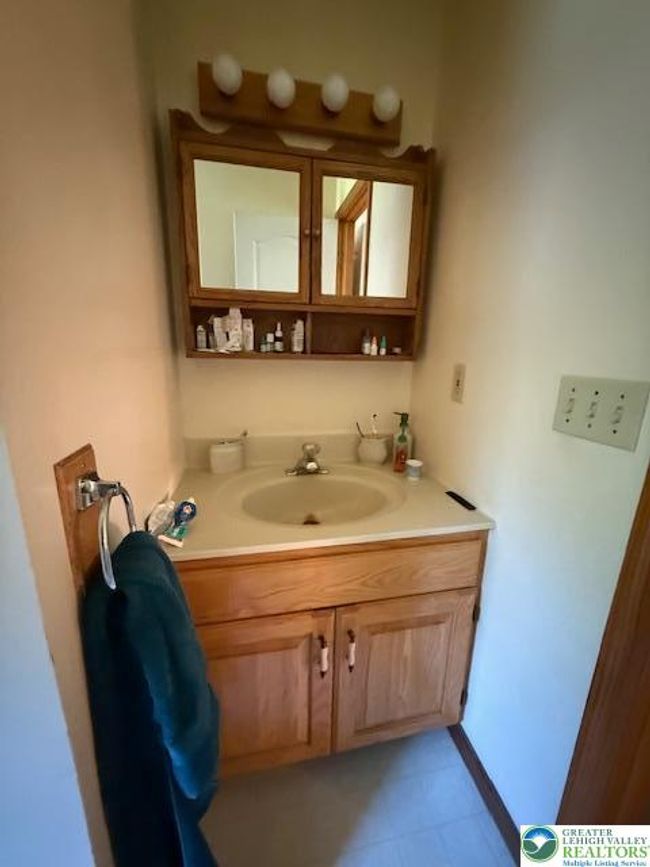 9155 N Loop Rd, House other with 5 bedrooms, 4 bathrooms and null parking in Slatington PA | Image 17