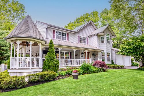 8 Frontier Trl, Manorville, NY, 11949-2526 | Card Image