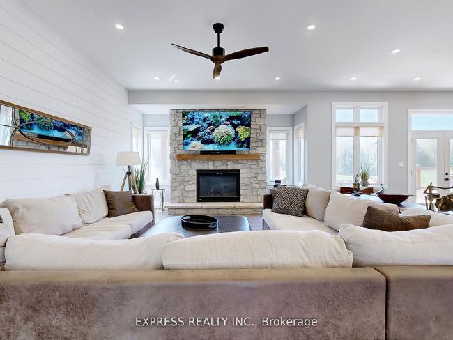 5517 Sideroad 30, House other with 5 bedrooms, 4 bathrooms and 10 parking in Utopia ON | Image 4