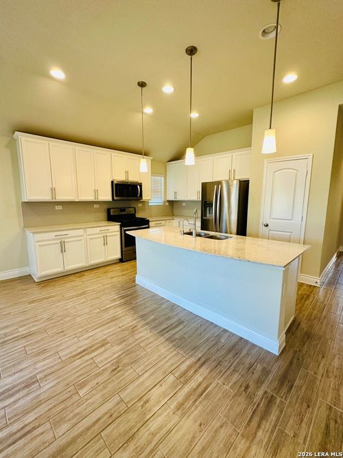 7711 Cottonwood Rdg, Boerne, TX, 78015-5153 | Card Image