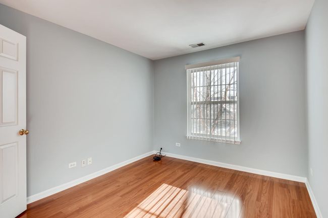 UNIT-3 - 1125 N Red Oak Cir, Condo with 2 bedrooms, 2 bathrooms and 1 parking in Round Lake Beach IL | Image 9