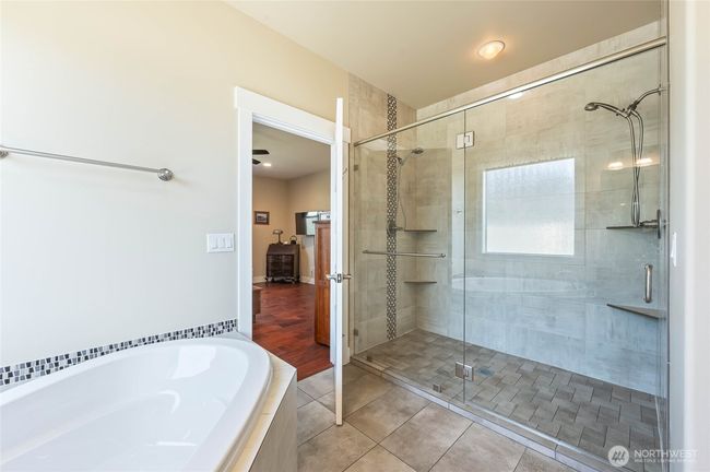 Entryway towards Living Room | Image 5