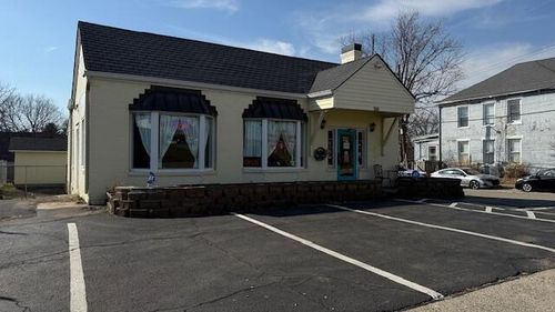 221 N Broadway St, Georgetown, KY, 40324-1303 | Card Image