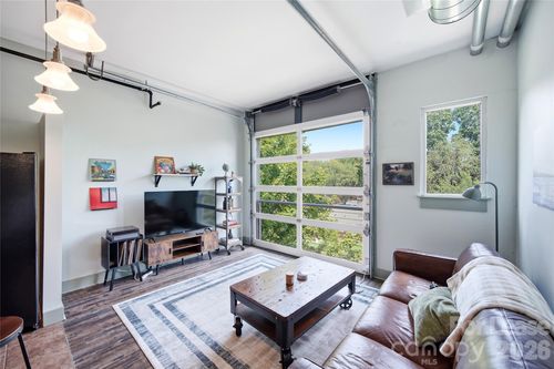 400-1611 Central Ave, Charlotte, NC, 28205-5156 | Card Image