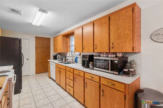 123 6th Street, House other with 4 bedrooms, 2 bathrooms and null parking in Vanderbilt TX | Image 11