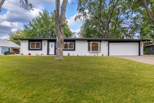 4 Circle Ct, Montgomery, IL, 60538-2740 | Card Image