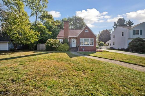 823 Homewood Dr, Painesville, OH, 44077-3719 | Card Image