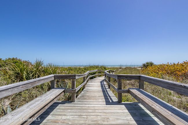 Beautiful deck to beach | Image 44