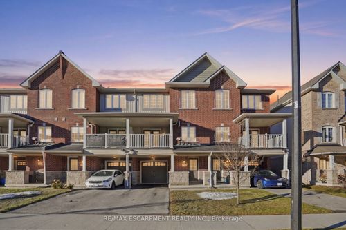 13 Hiscott Dr, Waterdown, ON, L8B0A2 | Card Image