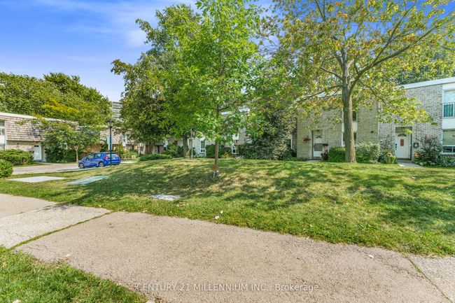 82 - 69 Old Burnhamthorpe Rd, Condo with 4 bedrooms, 2 bathrooms and 1 parking in Etobicoke ON | Image 17