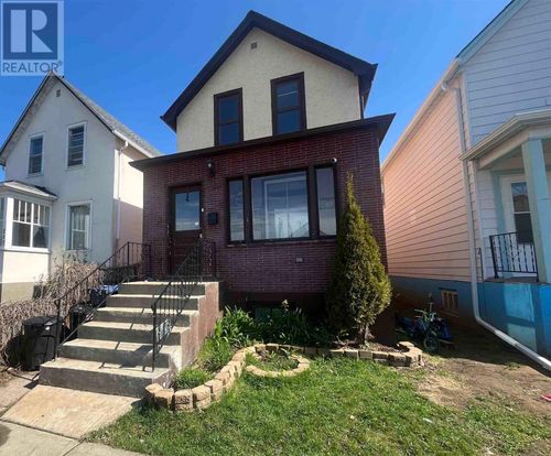 215 Heron St, Thunder Bay, ON, P7C2M4 | Card Image