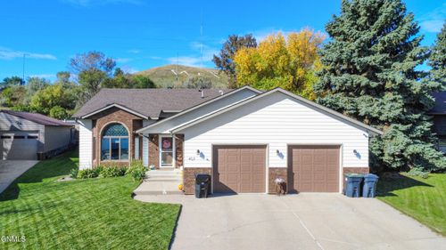 407 16th Ave Ne, Mandan, ND, 58554-3847 | Card Image