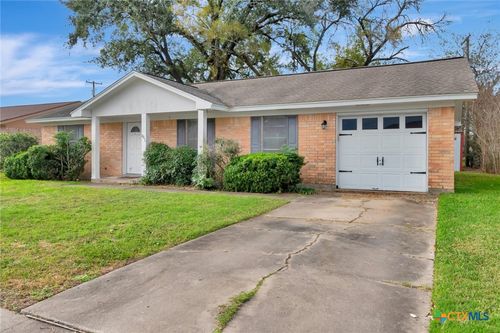 2011 Mission Dr, Victoria, TX, 77901-3167 | Card Image