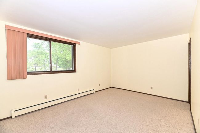 110 - 5200 S Tuckaway Boulevard, Condo with 2 bedrooms, 2 bathrooms and null parking in Greenfield WI | Image 15