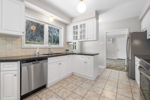 613 Sequin Cres, Mississauga, ON, L5H1W4 | Card Image