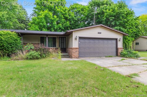 309 Windy Blf, Flushing, MI, 48433-2646 | Card Image