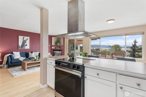 apt-302-1014 11th St, Bellingham, WA, 98225-6646 | Card Image