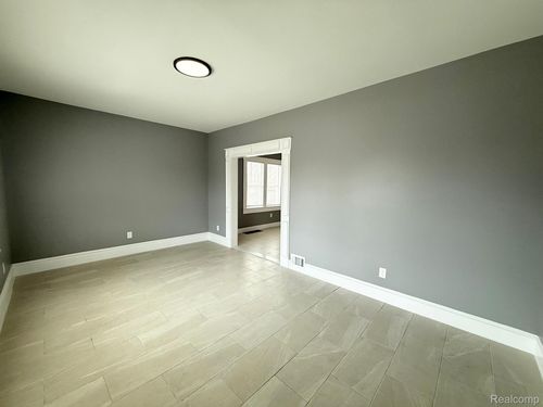 6670 Majestic St, Detroit, MI, 48210-1171 | Card Image