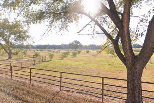465 Oak Grove Rd, Luling, TX, 78648-4620 | Card Image