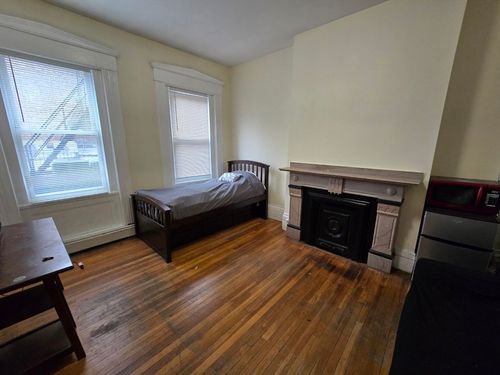 6-6 Derne, Boston, MA, 02114 | Card Image