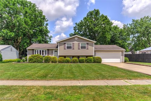 1371 Cherokee Trl, Stow, OH, 44224-1213 | Card Image