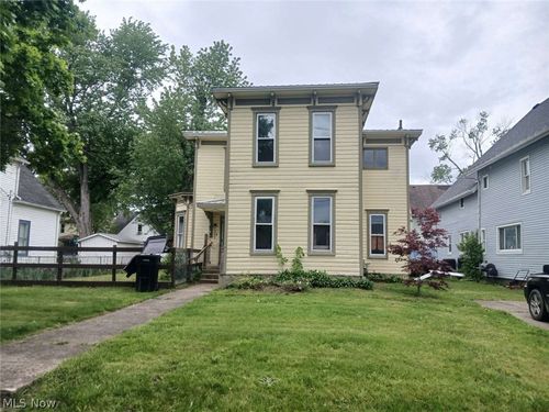 247 Whitney St, Conneaut, OH, 44030-2237 | Card Image