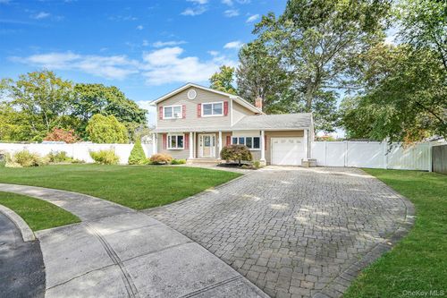 16 Leo Ct, Bay Shore, NY, 11706-4500 | Card Image