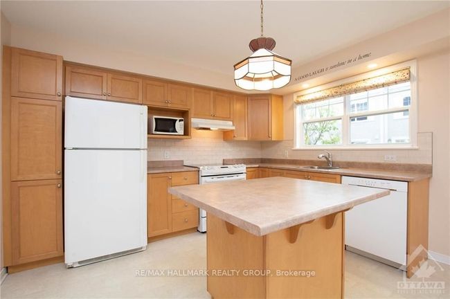 8 Kingsbridge Pvt, House attached with 3 bedrooms, 3 bathrooms and 2 parking in Ottawa ON | Image 11
