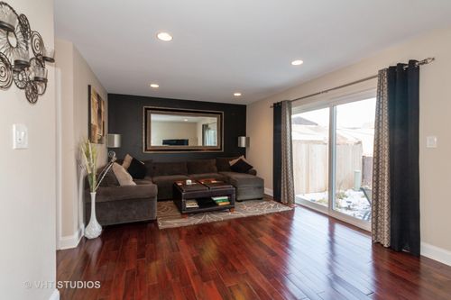 17W764 Lowell Ln, Villa Park, IL, 60181-3726 | Card Image
