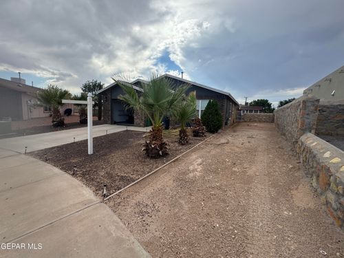 14475 Lauree Zelt St, Horizon City, TX, 79928-6986 | Card Image