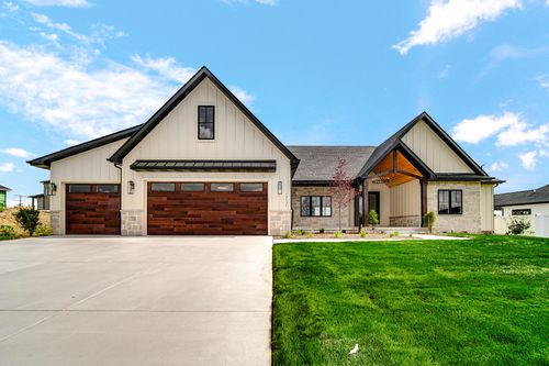10137 Lakeview Dr, Saint John, IN, 46373-0688 | Card Image