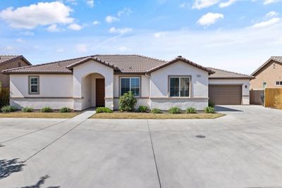 3209 N Rova Court, House other with 3 bedrooms, 2 bathrooms and null parking in Visalia CA | Image 1