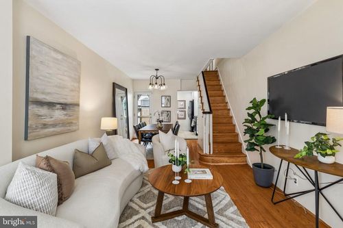 2438 Meredith St, PHILADELPHIA, PA, 19130-2522 | Card Image