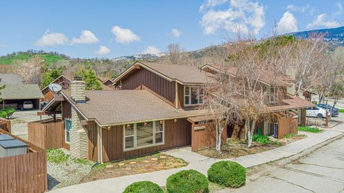 32 Meadow Lakes Dr, Tehachapi, CA, 93561-9685 | Card Image