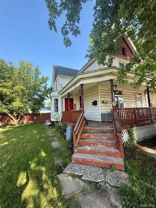 1813 10th Ave, Port Huron, MI, 48060-3162 | Card Image