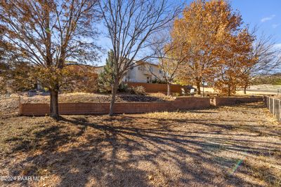 Fenced in front yard | Image 3