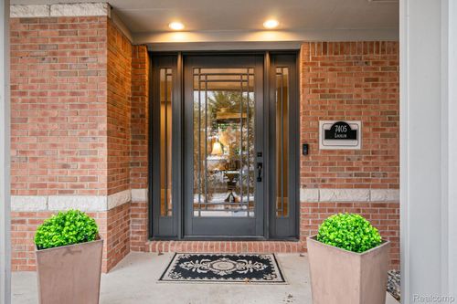 7405 Locklin, West Bloomfield, MI, 48324-3832 | Card Image