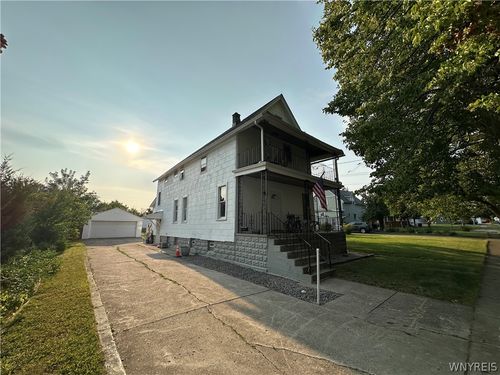 35 Cowing St, Depew, NY, 14043-3522 | Card Image
