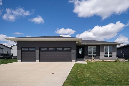 2219 Vera Way, Cedar Falls, IA, 50613-8192 | Card Image