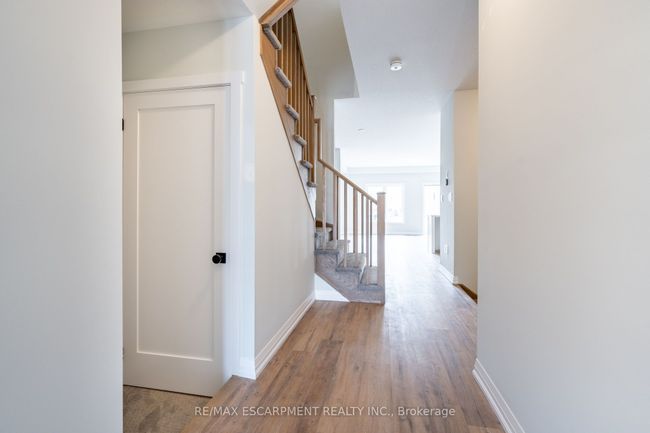189 Lormont Blvd, House attached with 3 bedrooms, 3 bathrooms and 1 parking in Stoney Creek ON | Image 4