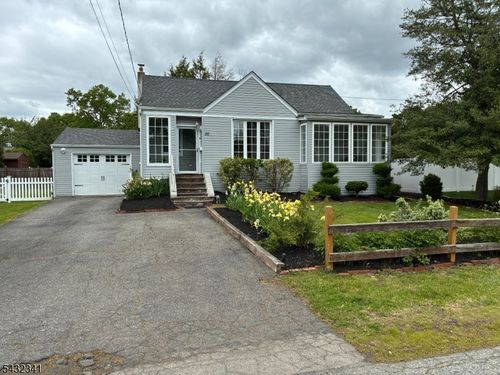26 Caroline Ave, Pompton Plains, NJ, 07444-2041 | Card Image