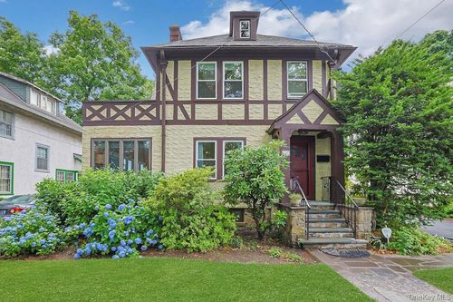 541 Second Ave, Pelham, NY, 10803-1114 | Card Image