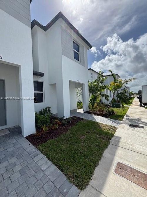 27709-27709 Sw 155th Ave, Homestead, FL, 33032-7235 | Card Image