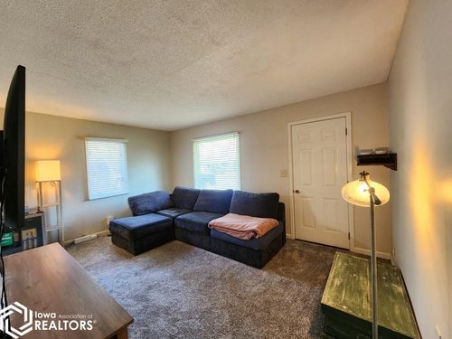 16111 245th St, Mason City, IA, 50401-9064 | Card Image